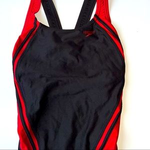 Speedo black & red Extra Life QUANTUM splice racerback 1 piece. LARGE.